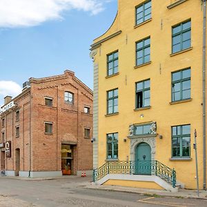 Historical Townhouse By Blue Mandarin